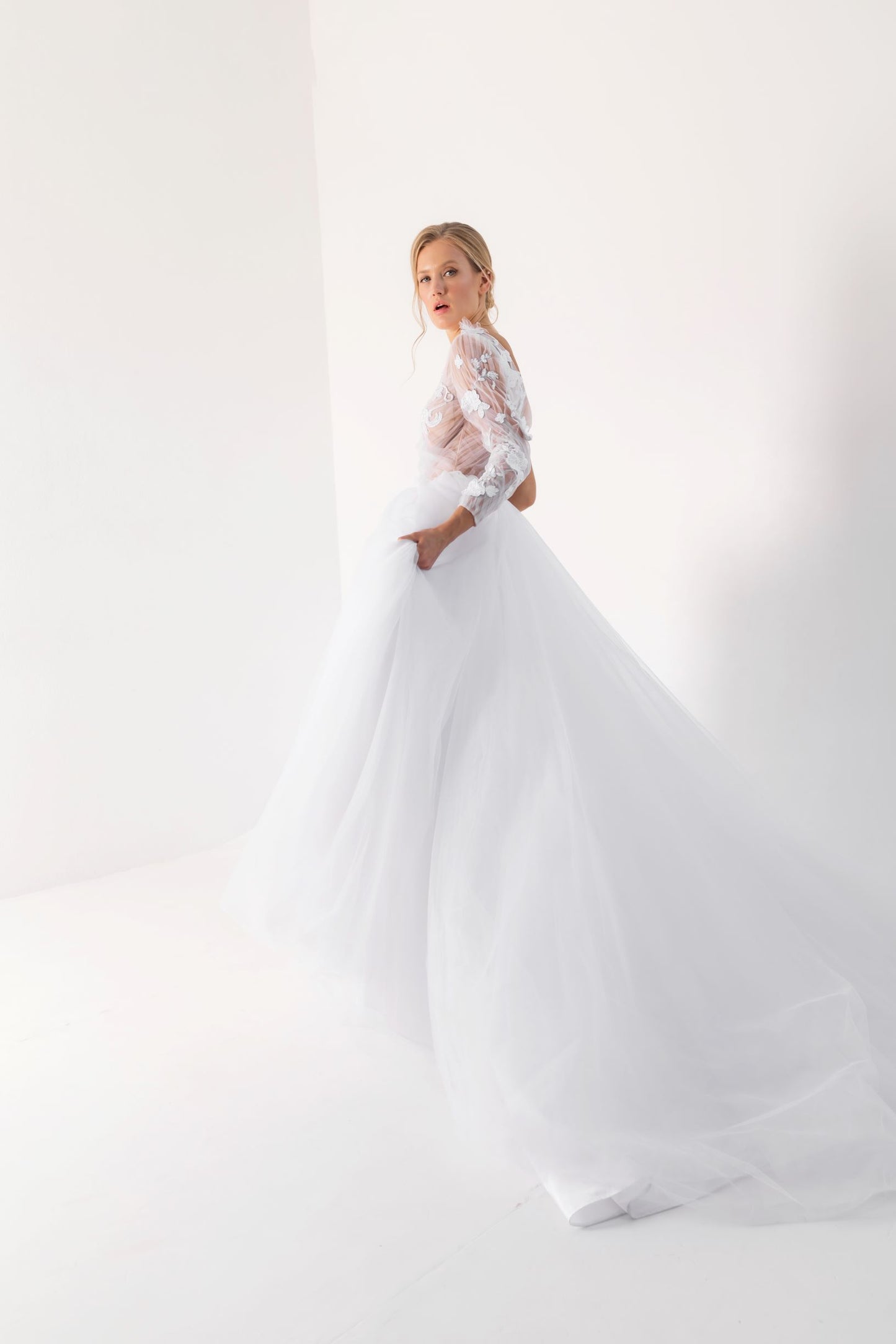 Білосніжна лебідка / сукня