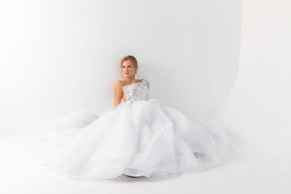 Білосніжна лебідка / сукня